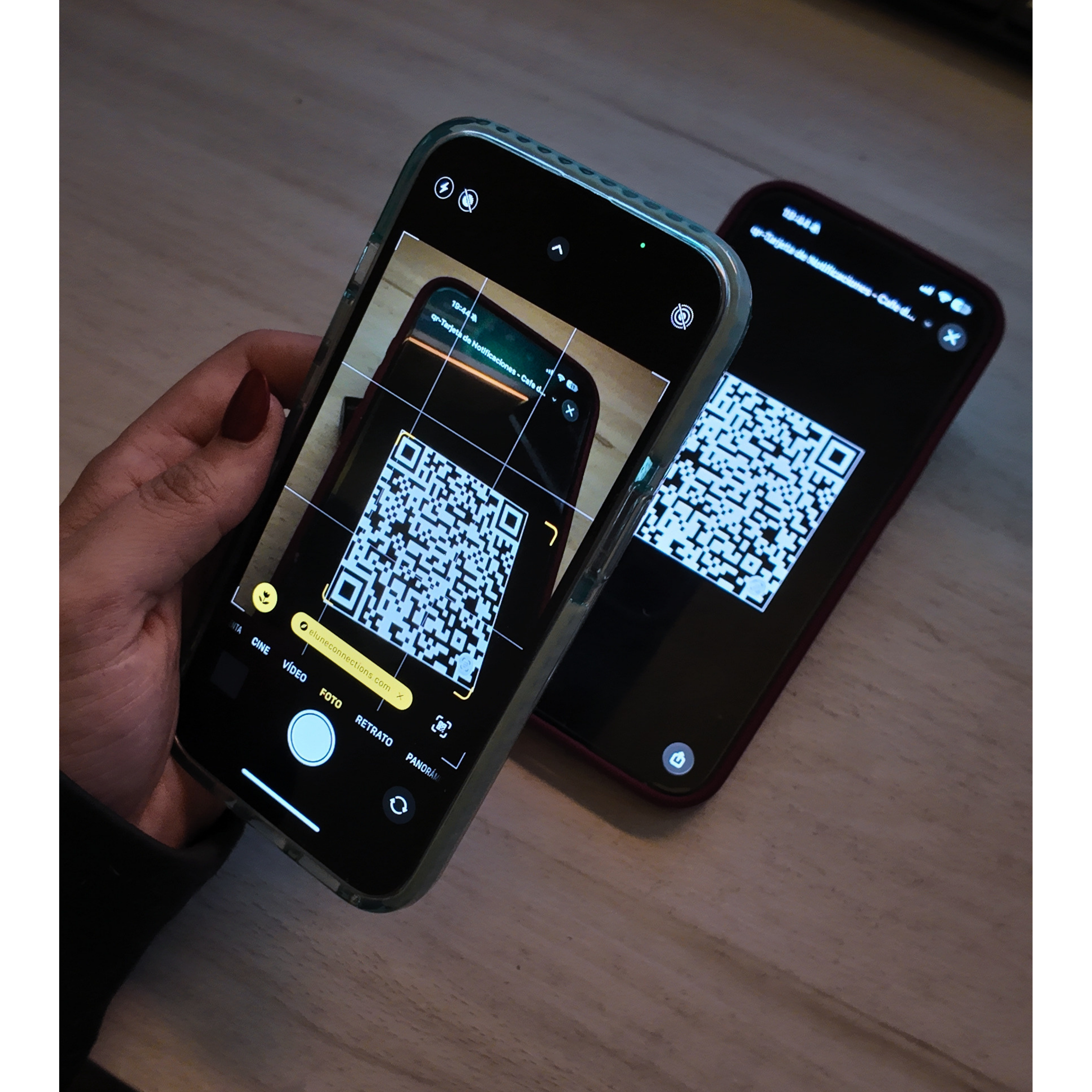 Paso 1: Tu cliente escanea un QR y añade la tarjeta al Wallet