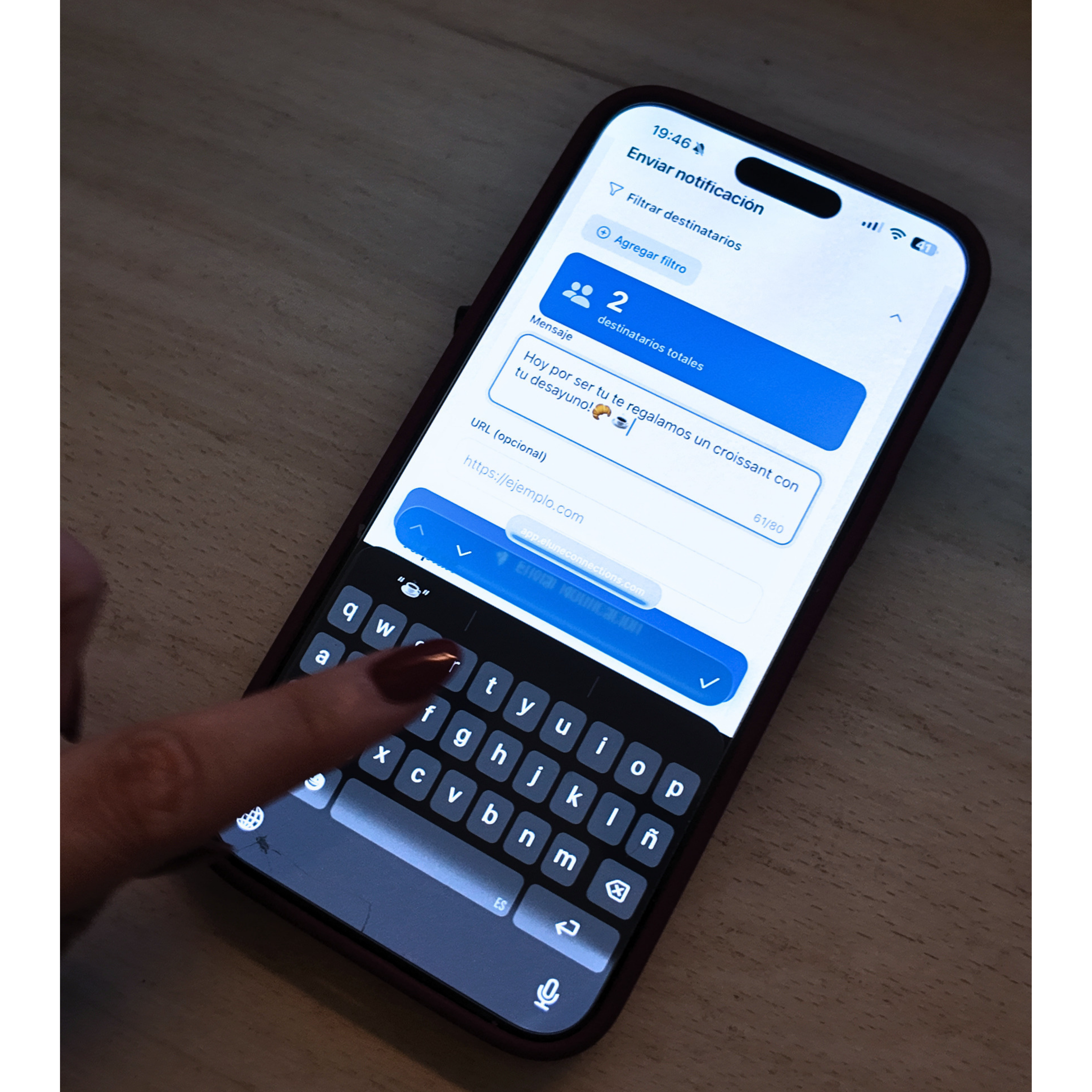 Paso 2: Tú escribes y envías una notificación desde el panel